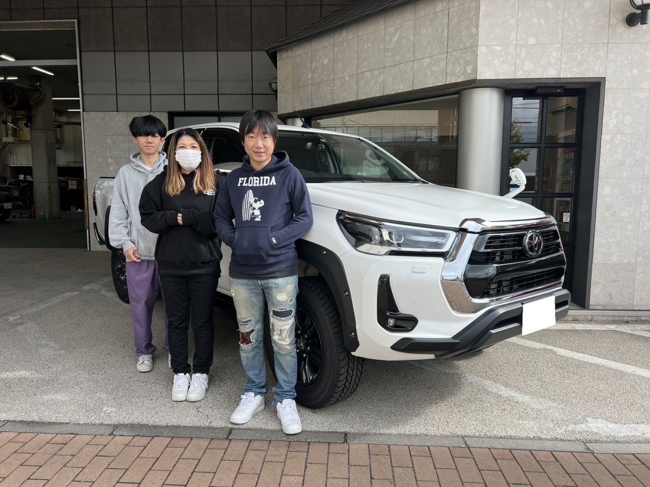 宮城県　S様ファミリー👨‍👩‍👦　人気の現行ハイラックスをご納車です🚙💨